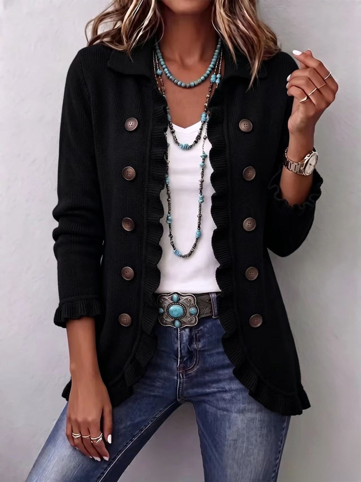 Nives | Chaqueta elegante con volantes y botones decorativos